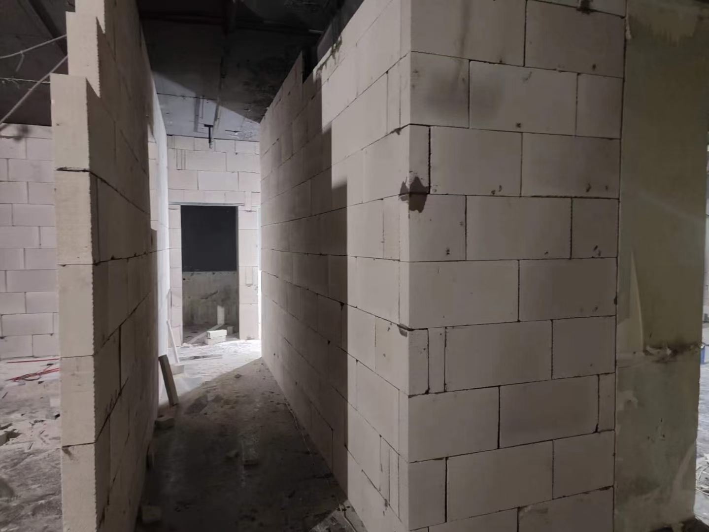 轻质砖隔墙施工场景参考